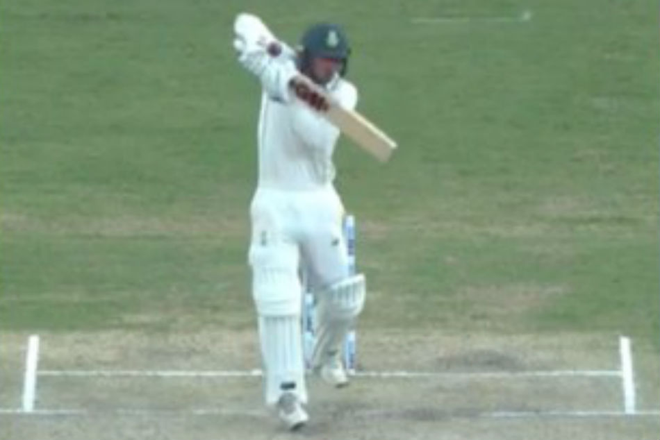 Quinton de Kock getting out to a bouncer from Umesh Yadav at Ranchi