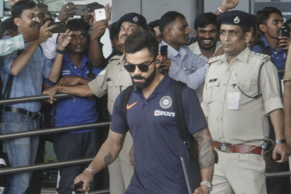 Fans welcome Team India in Pune