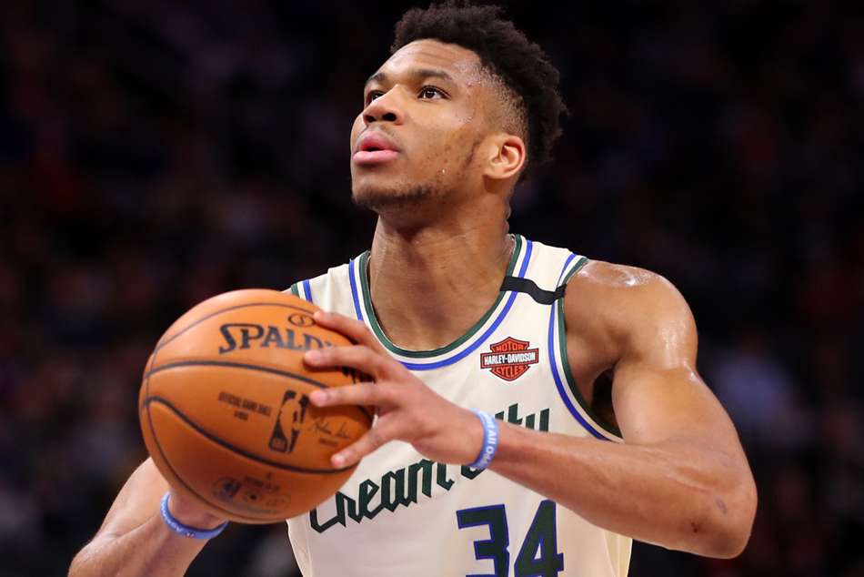 Giannis Antetokounmpo finished with a double-double of 33 points and 16 rebounds Giannis Antetokounmpo finished with a double-double of 33 points and 16 rebounds