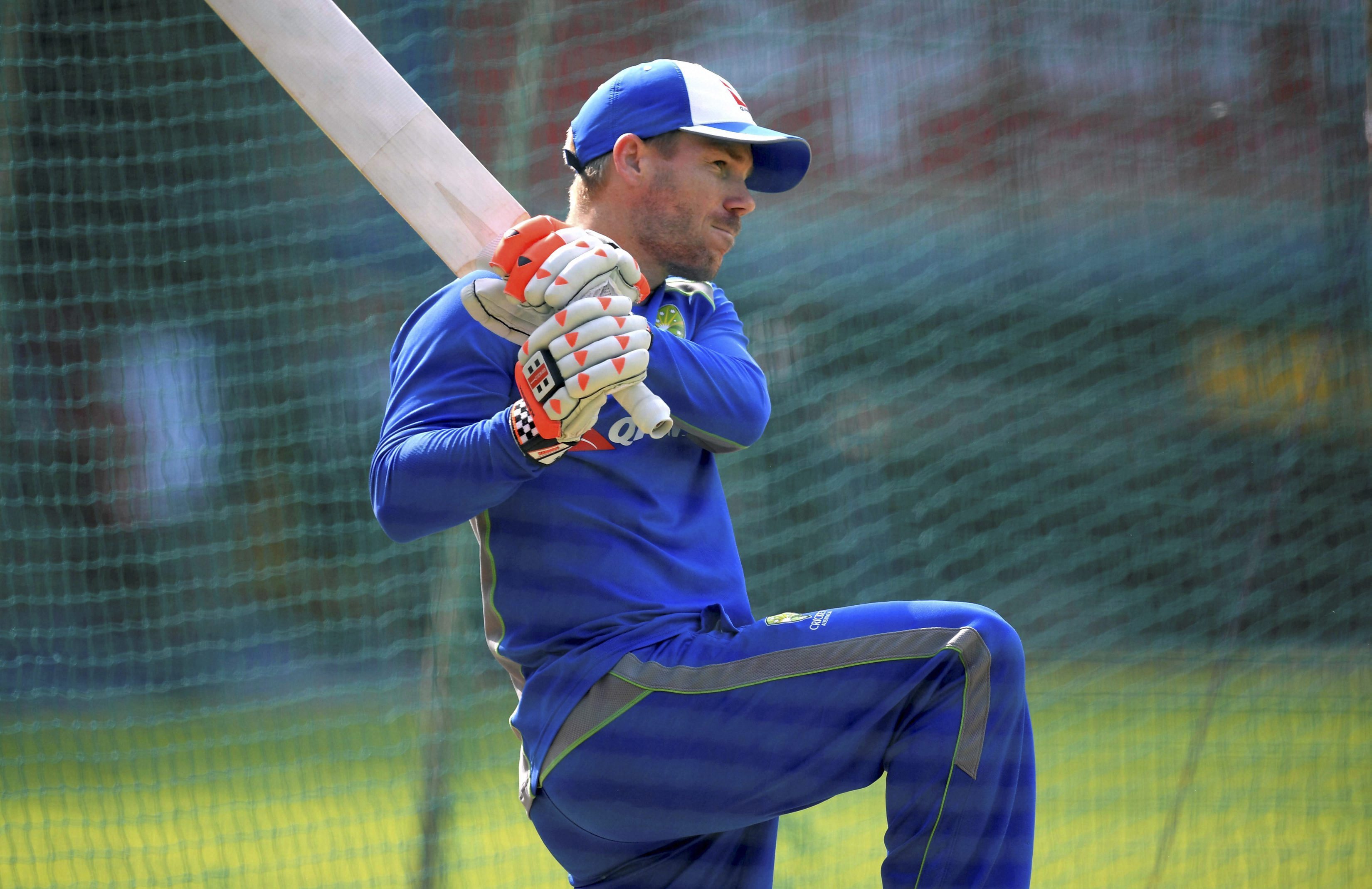 David Warner sharpens his catching skills amid self-isolation due to coronavirus pandemic David Warner sharpens his catching skills amid self-isolation due to coronavirus pandemic