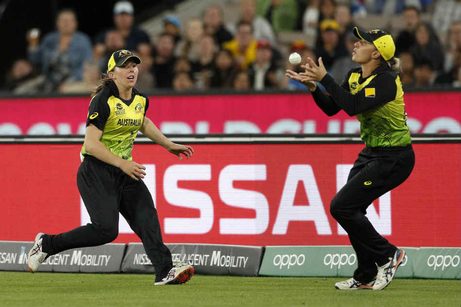 Australia all-rounder Nicola Carey backs calls for shorter pitch, lighter ball for womens cricket Australia all-rounder Nicola Carey backs calls for shorter pitch, lighter ball for womens cricket