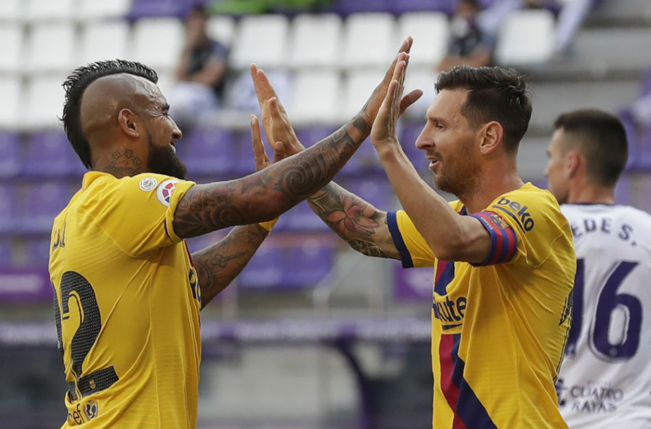 Arturo Vidal celebrates with Lionel Messi after scoring Barcelona winner Arturo Vidal celebrates with Lionel Messi after scoring Barcelona winner