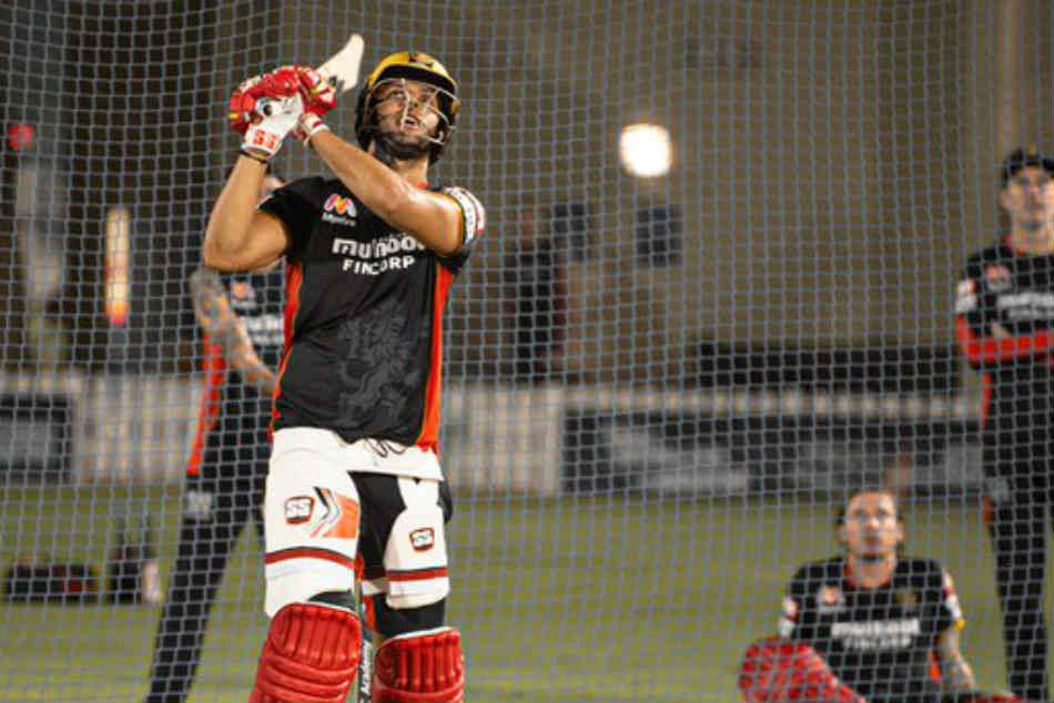 IPL 2020: Match 6: RCB vs KXIP: Dream11 tips (Image: RCB Twitter) IPL 2020: Match 6: RCB vs KXIP: Dream11 tips (Image: RCB Twitter)