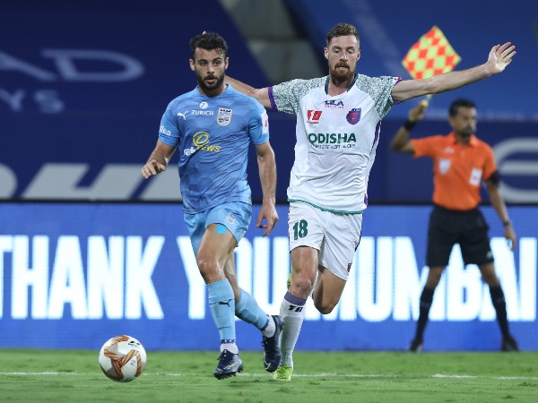 Mumbai climb to the top of the table