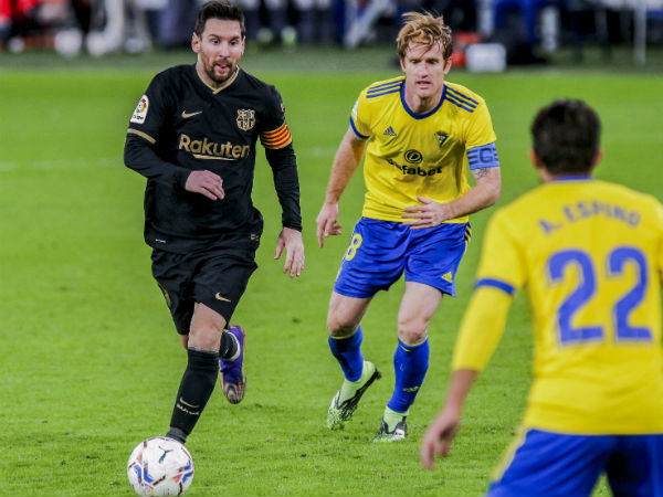 Messi fires Barcelona