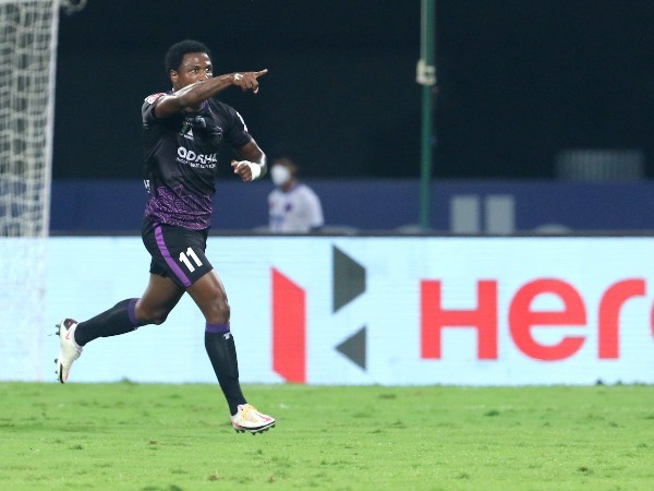 Mauricio hand OFC lead