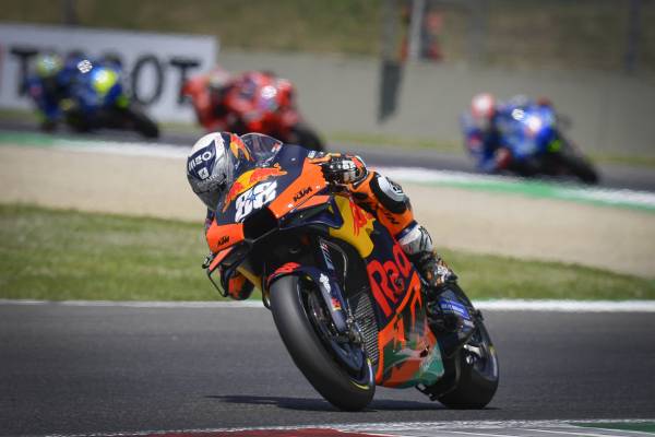 Oliveira back on podium