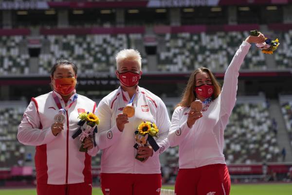 Business as usual for Wlodarczyk