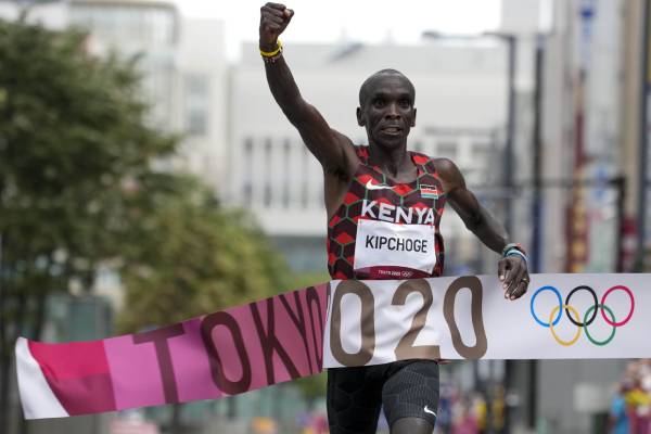 Kipchoge triumphs