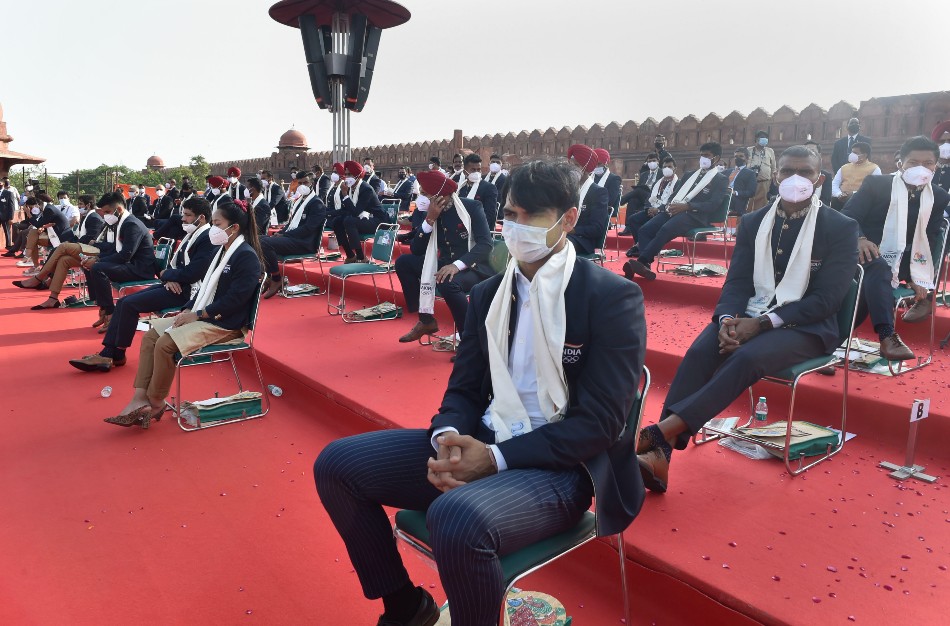 Neeraj Chopra with other Tokyo Olympics 2020 participants and sportspersons at the historic Red Fort