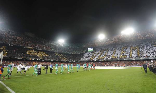 Correia extends stay at Valencia