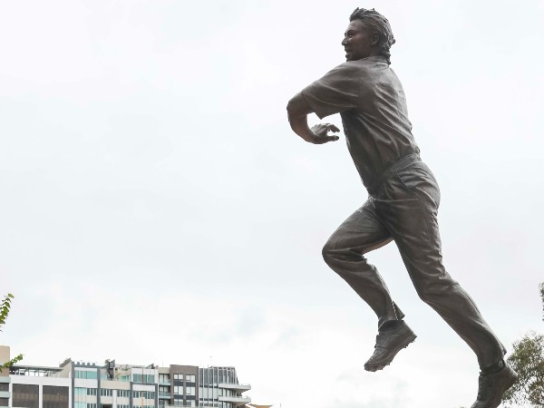 Thousands bid farewell to cricketing legend Shane Warne at state memorial service