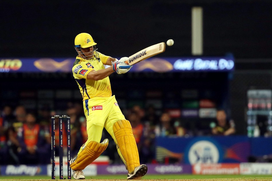 MS Dhoni batting