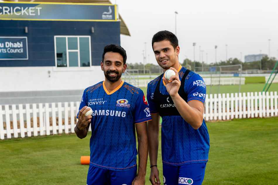 Arjun Tendulkar and Dhawal Kulkarni of MI