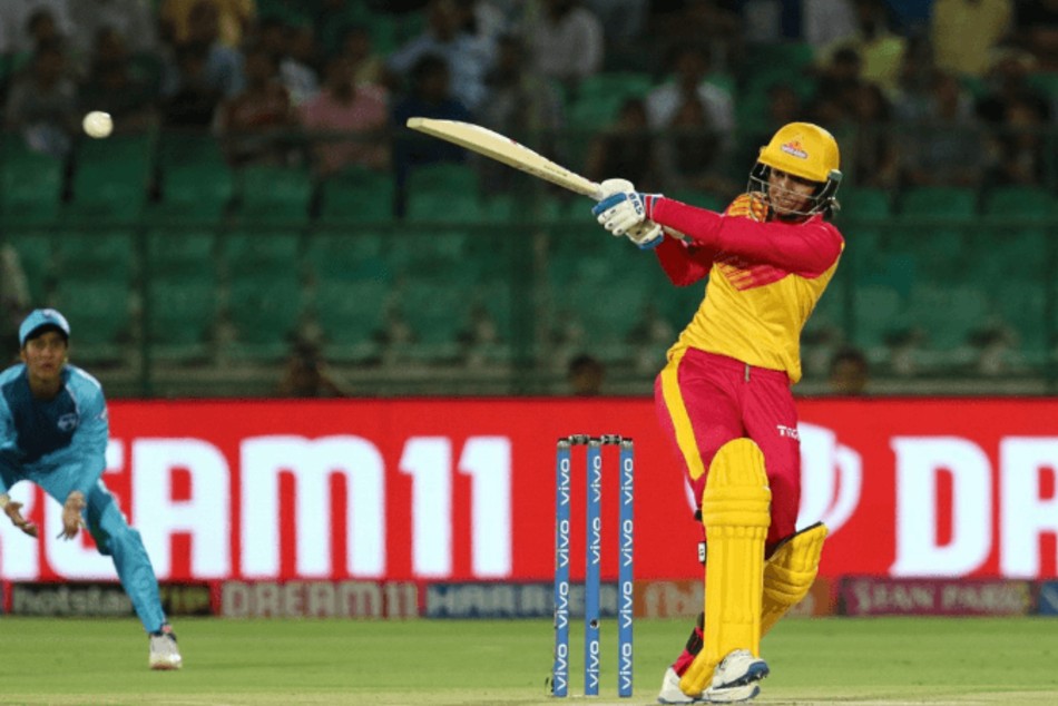 Smriti Mandhana batting in Womens T20 Challenge