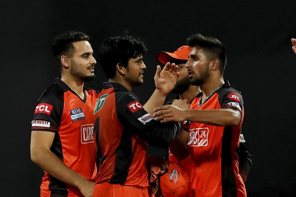 IPL 2022: Most important thing when you are bowling at the death is to stay calm: Bhuvi tells Umran 