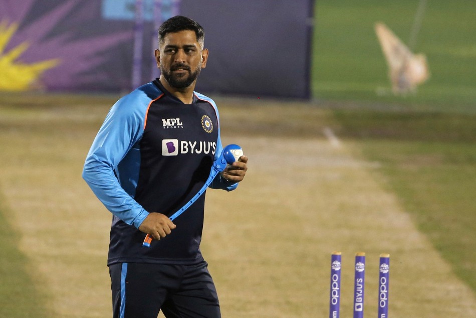 Cricketers should be proud of representing their district: Dhoni