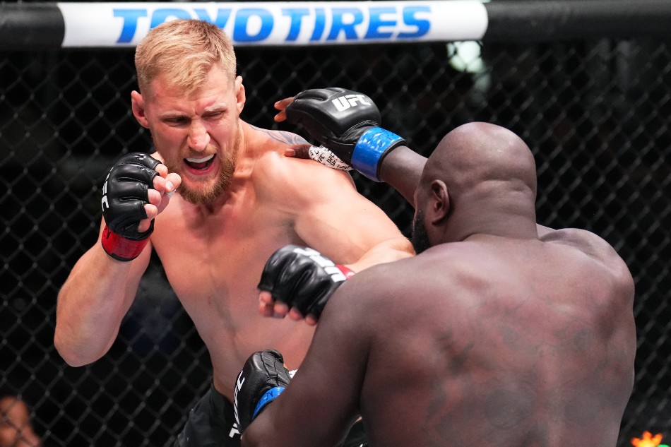 (L-R) Alexander Volkov punches Jairzinho Rozenstruik during the UFC Vegas 56 main event. (Photo by Chris Unger/Zuffa LLC) (L-R) Alexander Volkov punches Jairzinho Rozenstruik during the UFC Vegas 56 main event. (Photo by Chris Unger/Zuffa LLC)