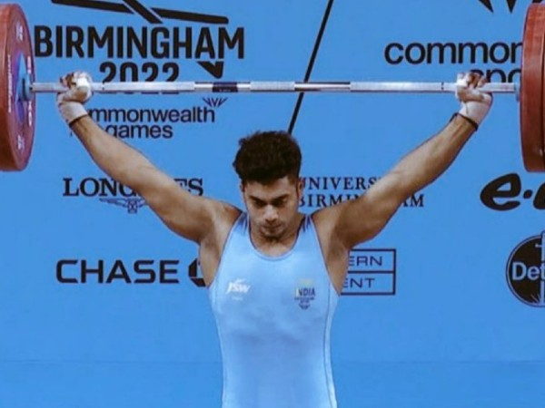 Achinta Sheuli bagged Indias third gold medal. Credit: Twitter