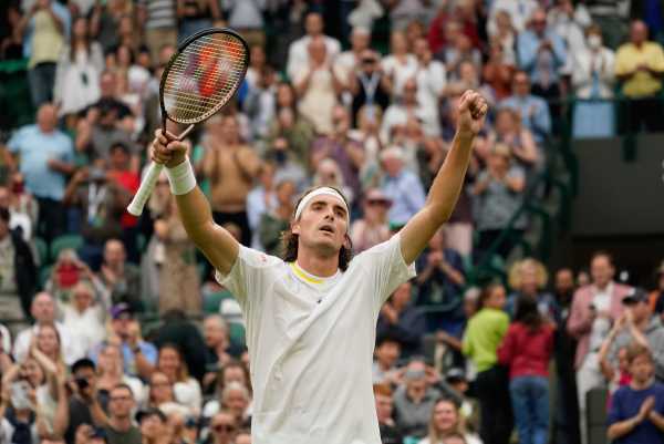 Tsitsipas has to wait