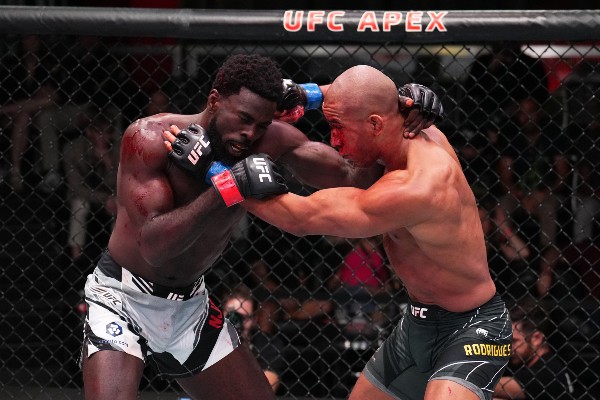 Co-main event: Rodrigues stops Njokuani