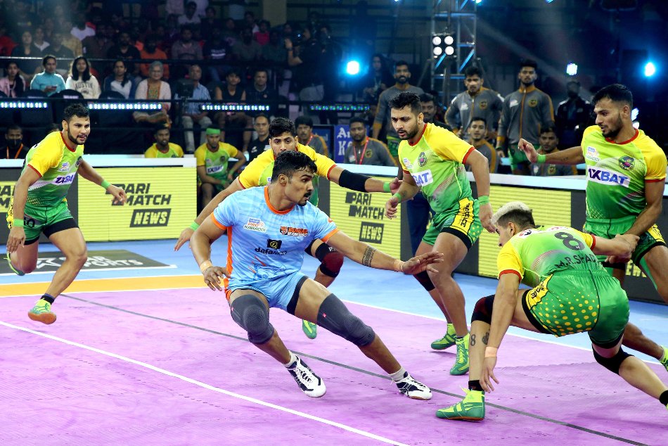 Warriors clinch hattrick of wi