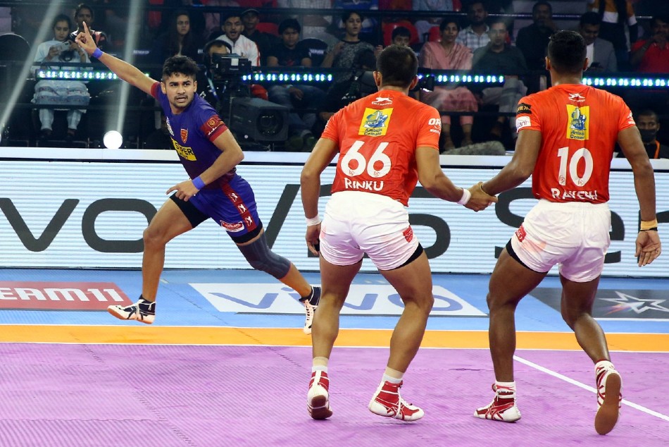 Defending champs clinch comfortable win Defending champs clinch comfortable win