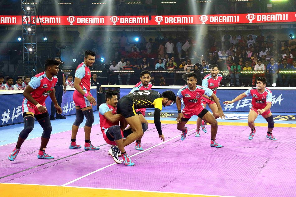 Clinical Panthers cruise to win