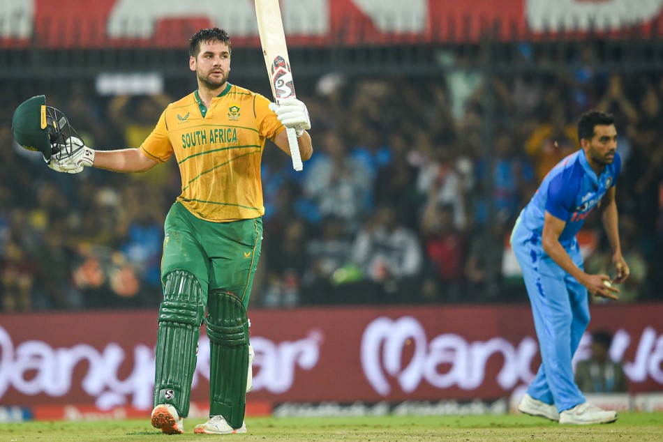 Rilee Rossouw smashes 48-ball 100* 