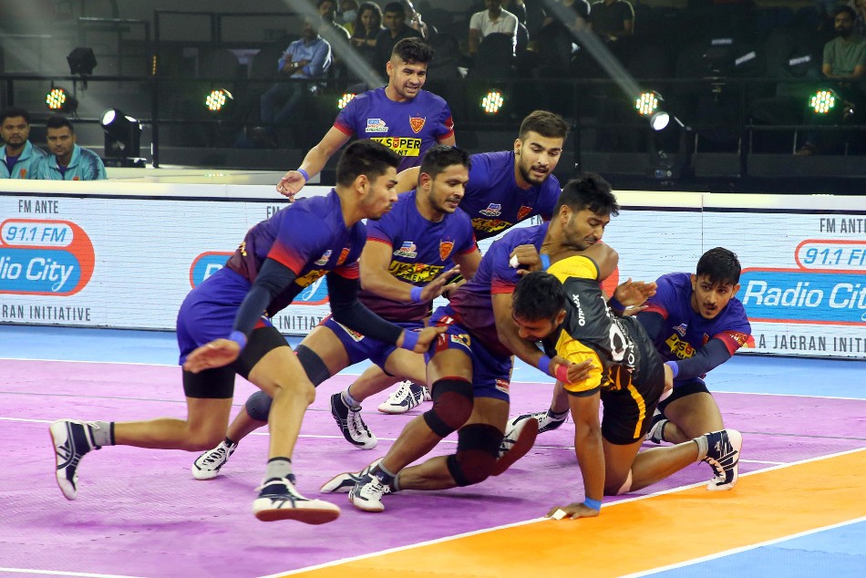 Delhi climb to the top of the table