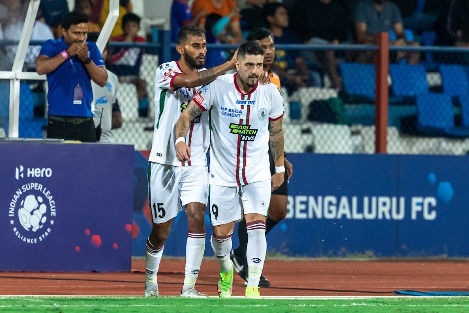  Dimitri Petratos celebrates along with team mates as The Mariners go on to win 0-1 against BFC. Image: ISL