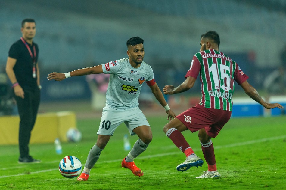 FCGs Brandon Fernandes in action against ATKMB. ISL Media