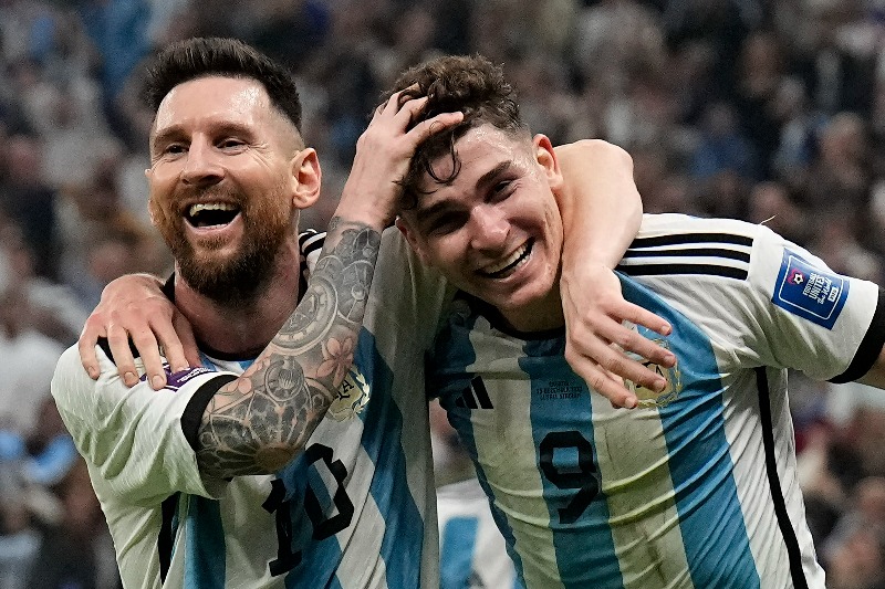 Lionel Messi Julian Alvarez Argentina
