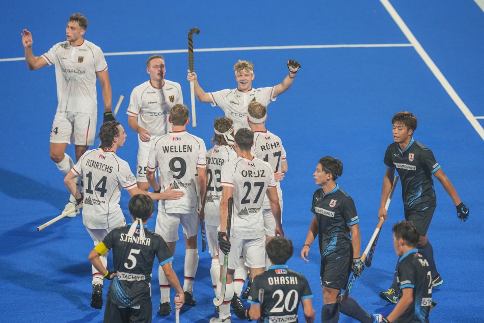 Germany (in white) against Japan (in black)