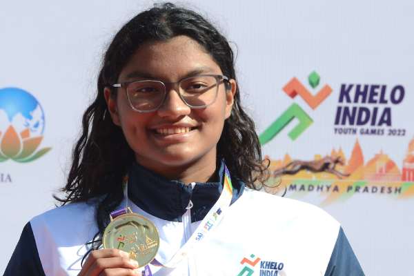 Apeksha Fernandes won 5 gold medals in swimming
