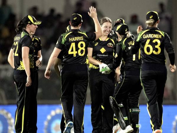 harmanpreet-kaur-run-out