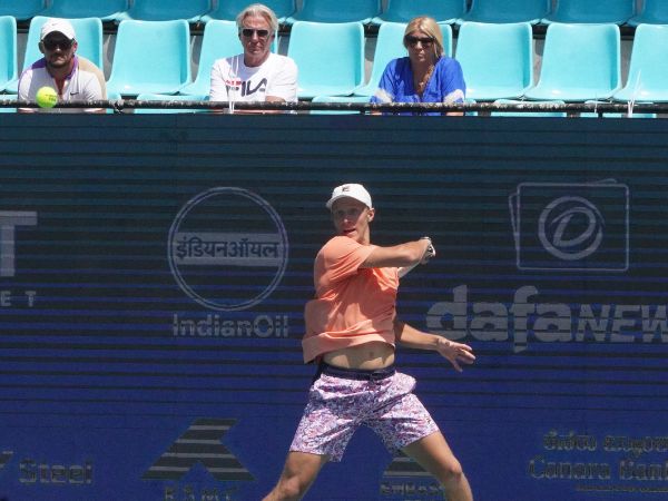 Bjorn Borg watches his son Leo play
