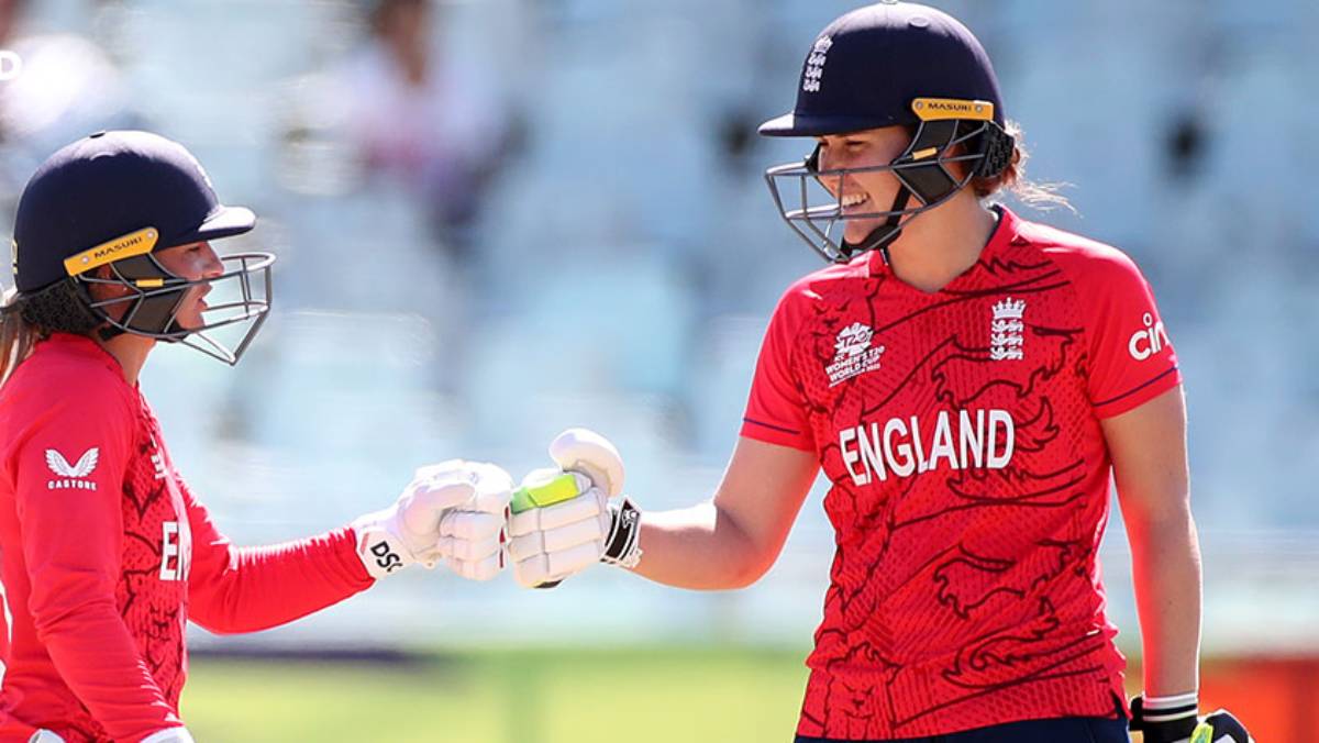 Amy Jones and Nat Sciver