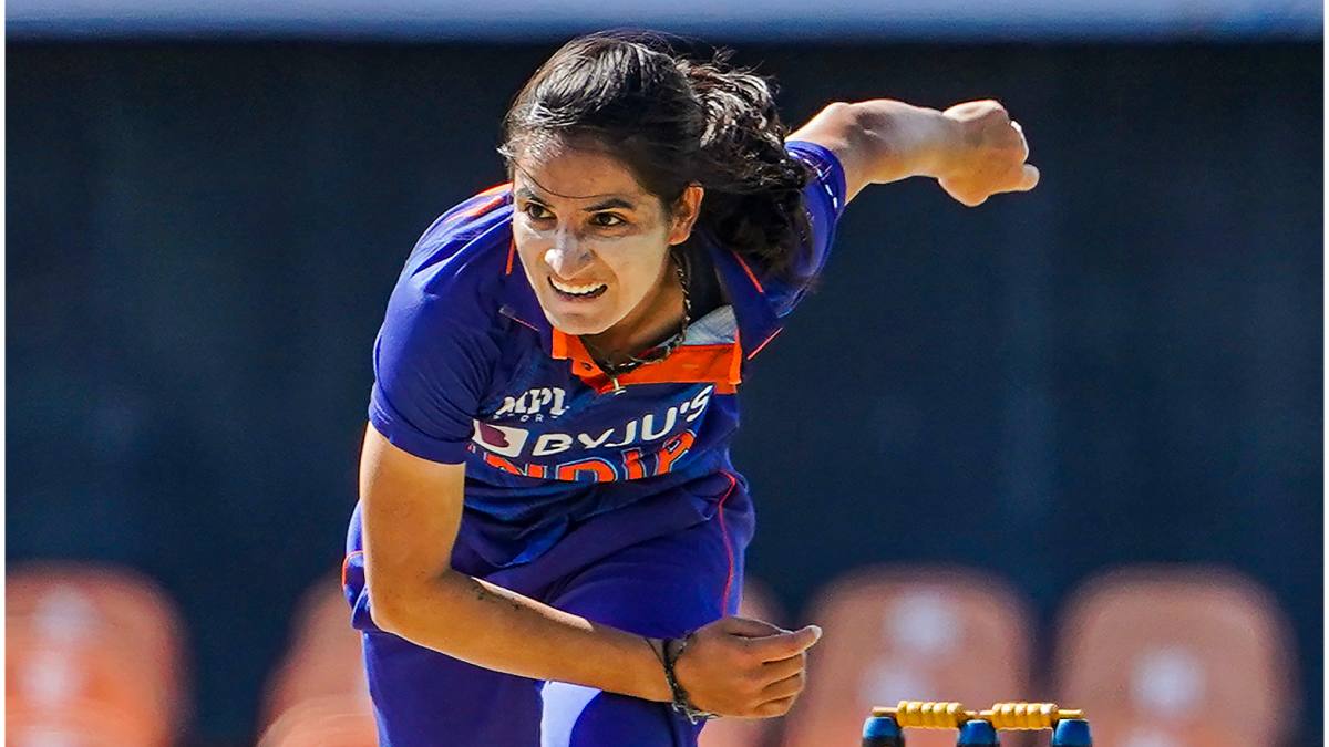 renuka-singh-bowling-wpl-rcb
