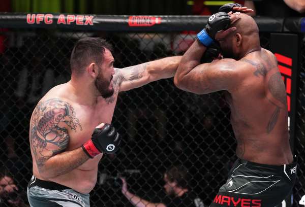 Co-main event: Sakai dominates Mayes