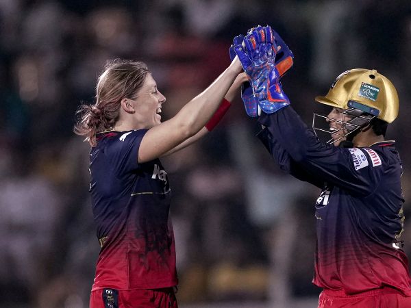 rcb women celebrate
