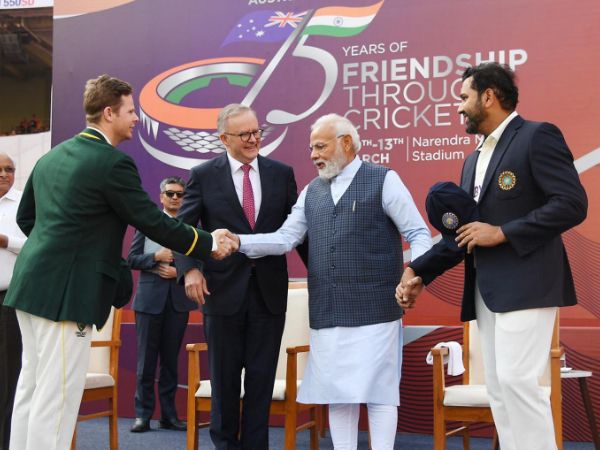 PM Modi shakes hands with Steve Smith