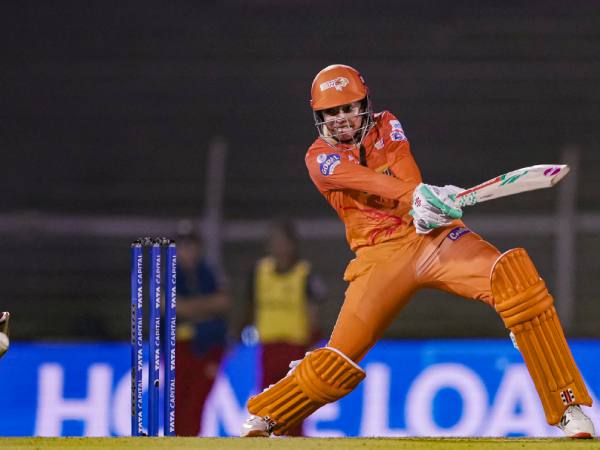 sophia-dunkley-fastest-fifty-wpl-2023