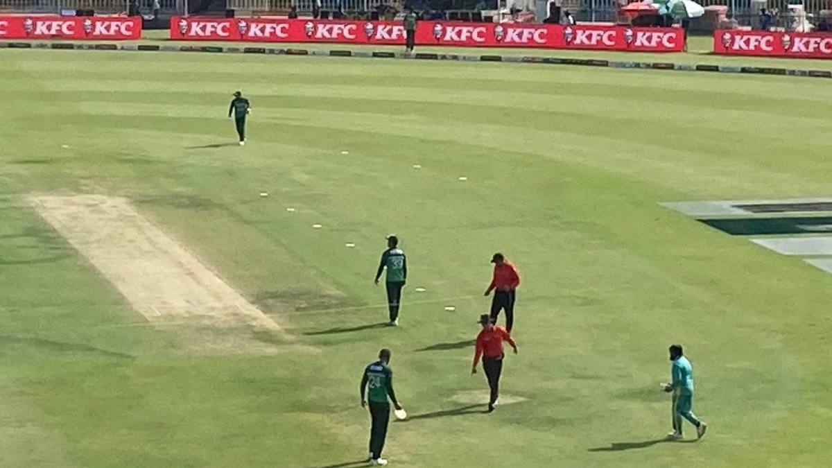 pak-vs-nz-30-yard-circle-marked-wrong-play-stops-fans-troll-pakistan-pcb pak-vs-nz-30-yard-circle-marked-wrong-play-stops-fans-troll-pakistan-pcb