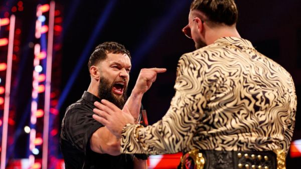 seth-rollins-wwe-raw-money-in-the0