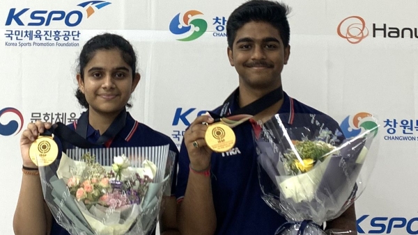 Gautami Bhanot and Abhinav Shaw with their Gold medal