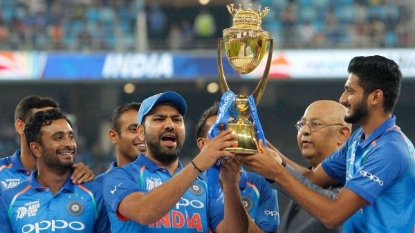india-lifting-asia-cup-trophy