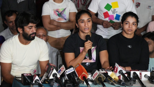 wfi-election-bajrang-punia-vinesh-phogat