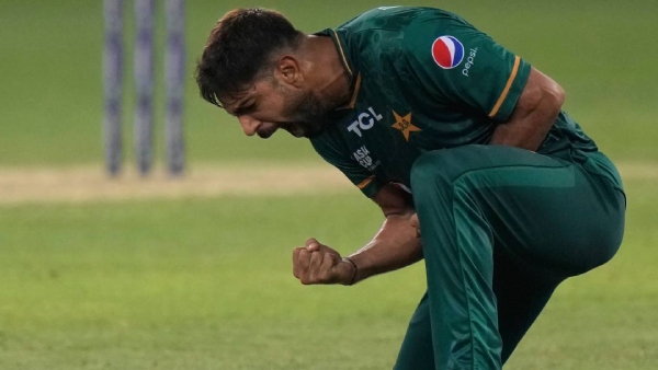 dinesh-karthik-salutes-haris-rauf