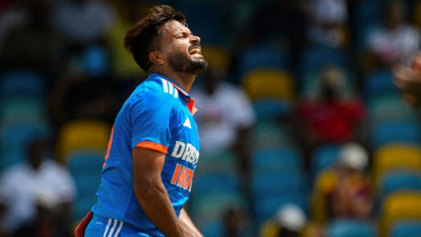 mukesh-kumar-emulates-t-natrajan-feat-debut-on-same-tour